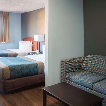 Econo Lodge Inn & Suites South Sandusky Eksteriør bilde