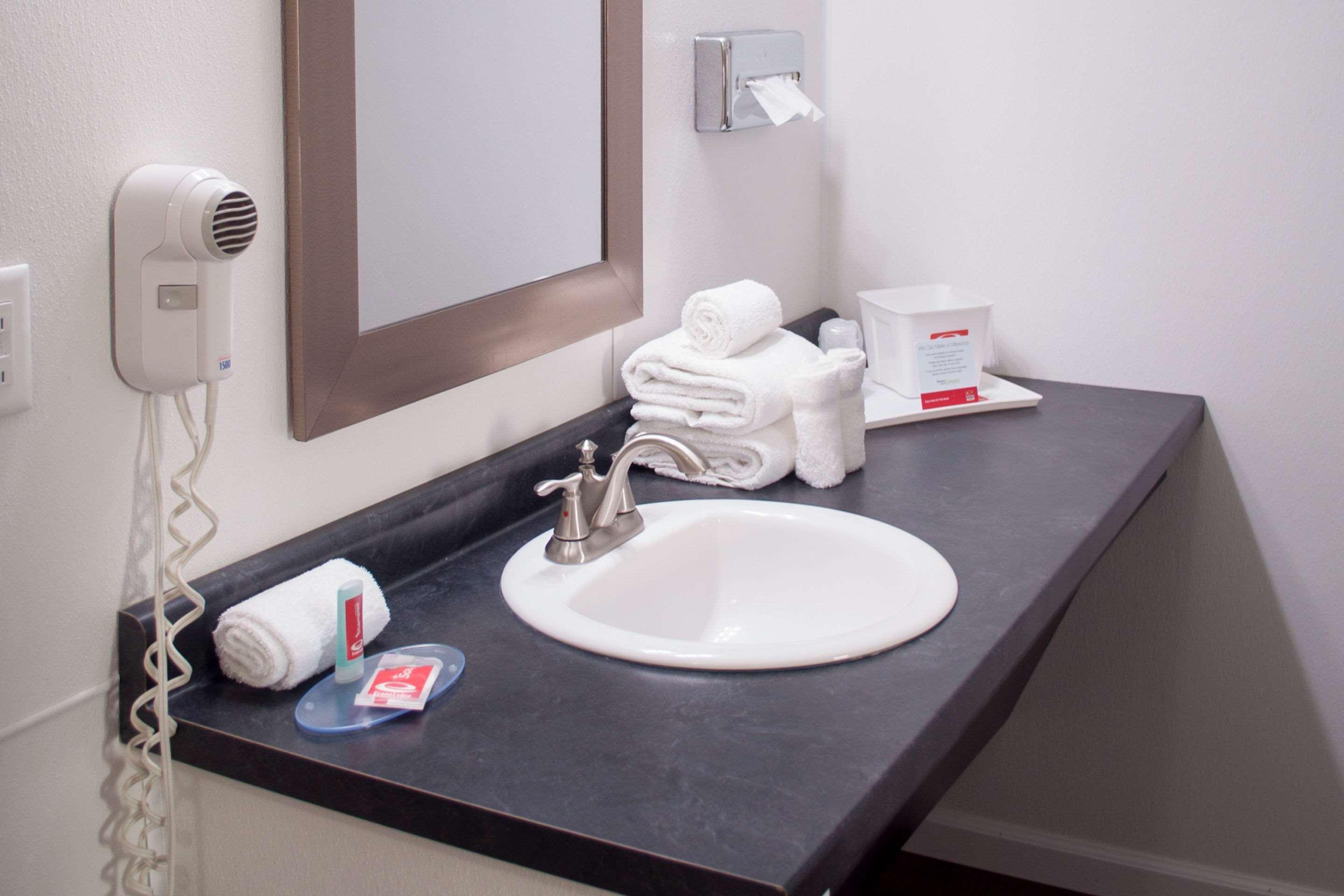 Econo Lodge Inn & Suites South Sandusky Eksteriør bilde