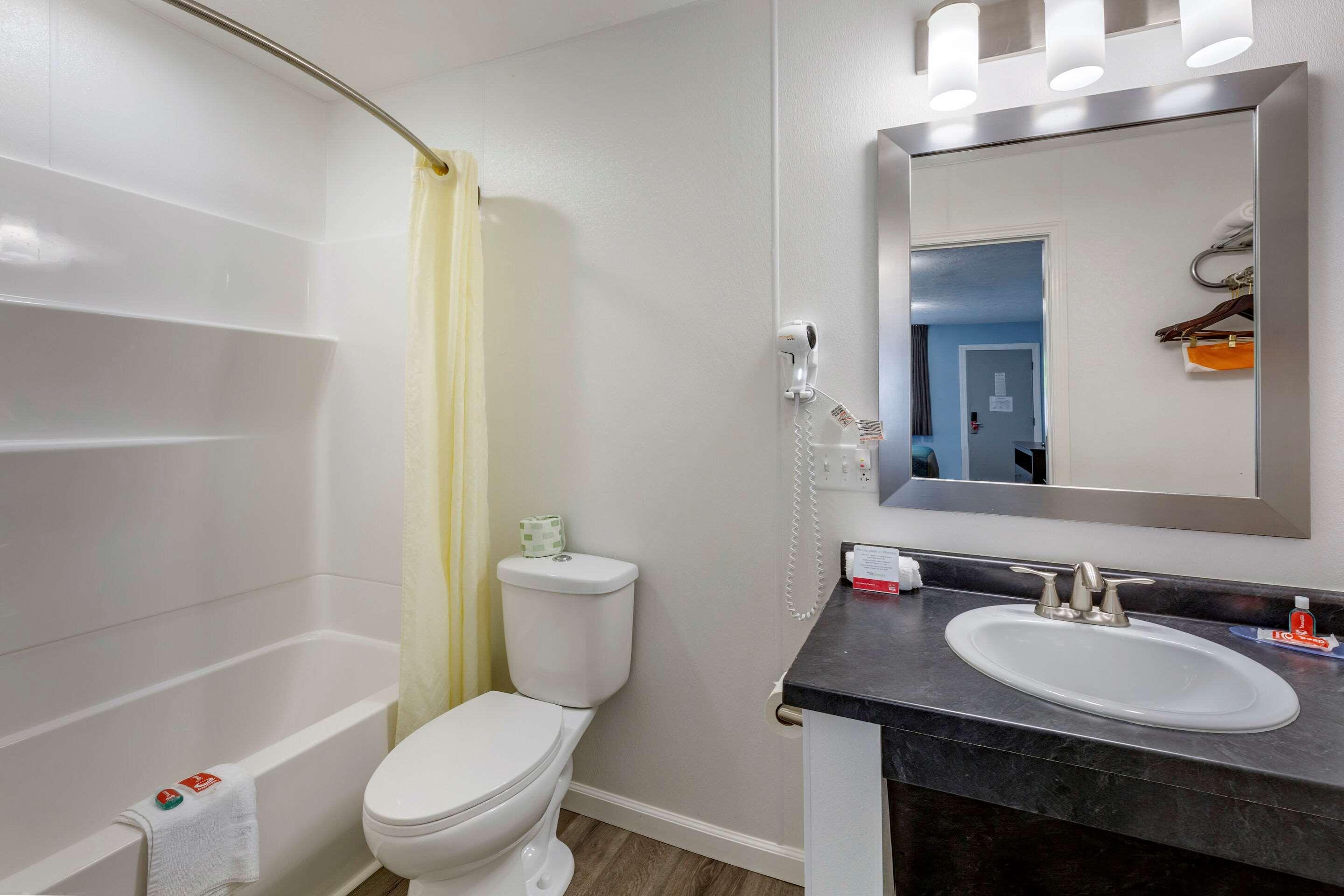 Econo Lodge Inn & Suites South Sandusky Eksteriør bilde