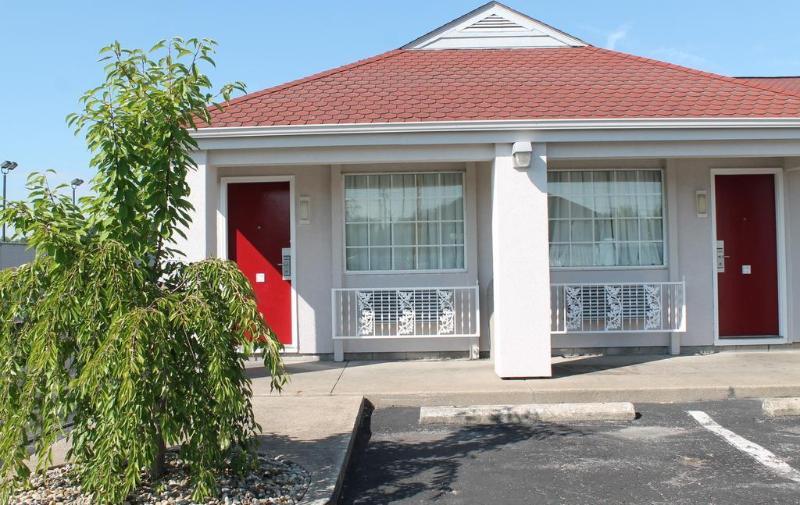 Econo Lodge Inn & Suites South Sandusky Eksteriør bilde