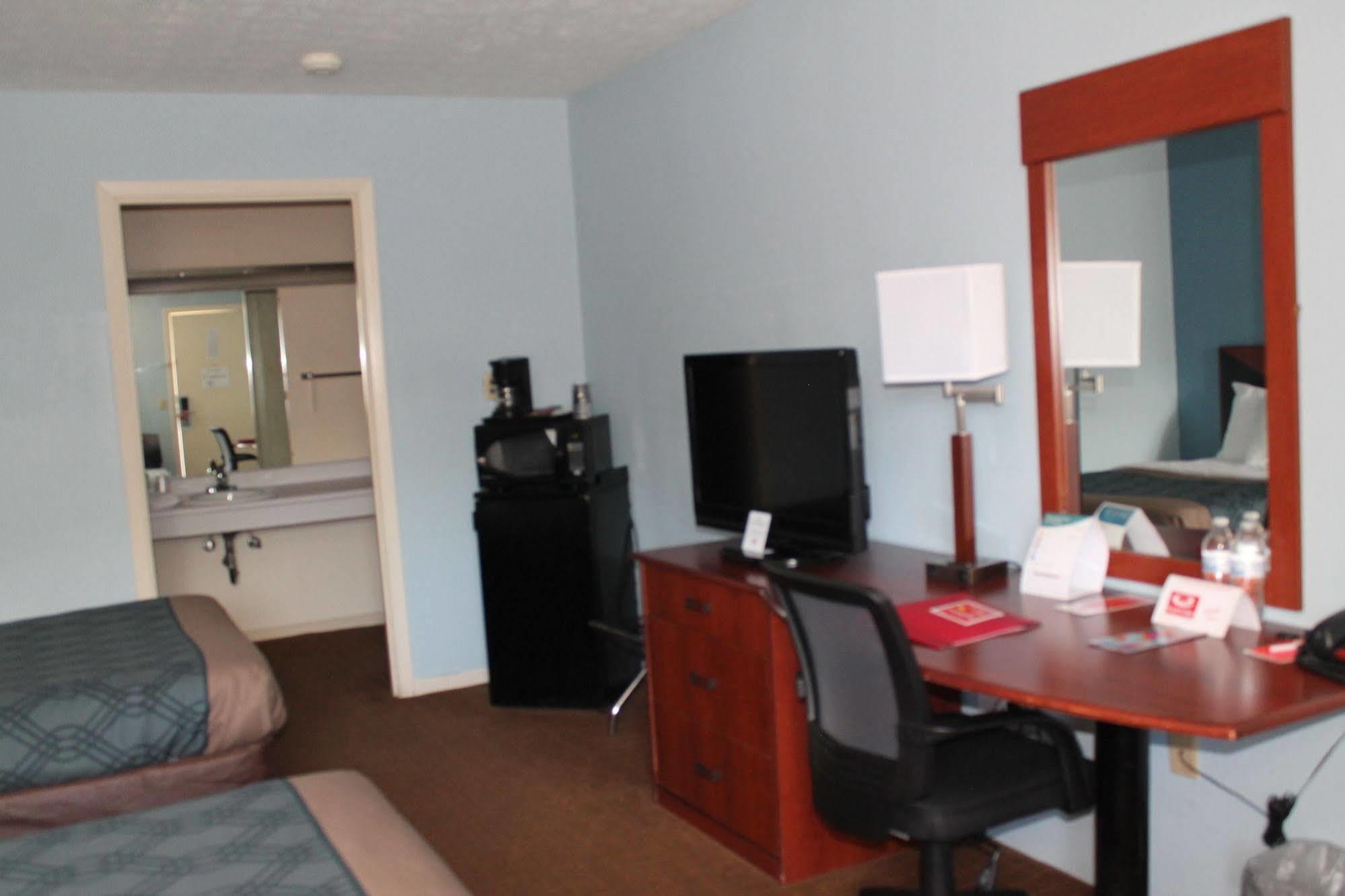 Econo Lodge Inn & Suites South Sandusky Eksteriør bilde