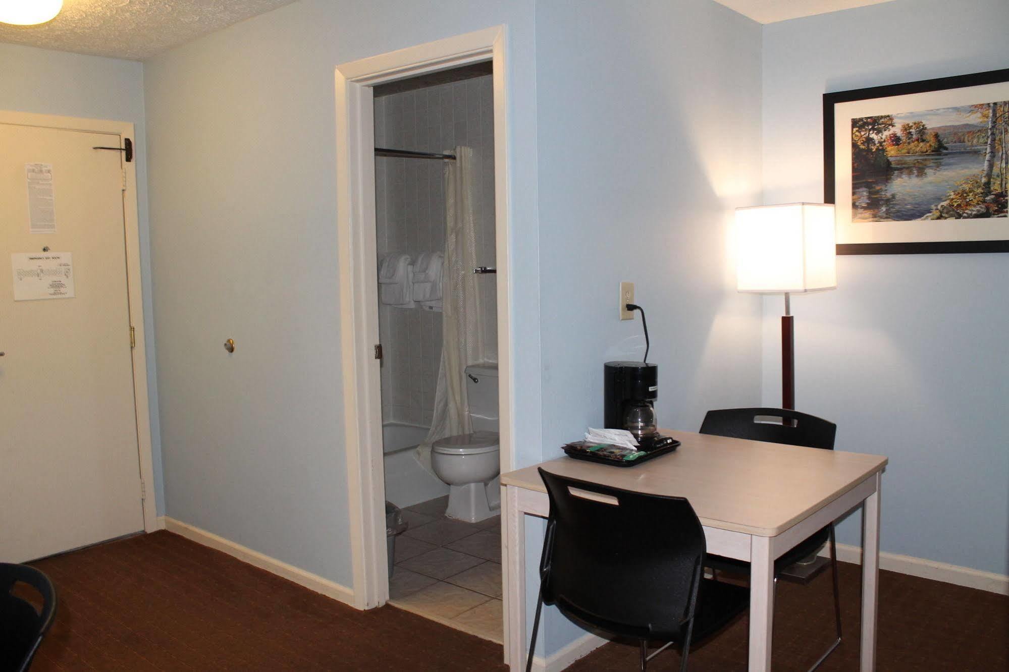 Econo Lodge Inn & Suites South Sandusky Eksteriør bilde