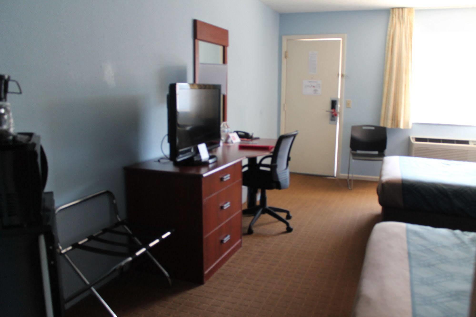 Econo Lodge Inn & Suites South Sandusky Eksteriør bilde
