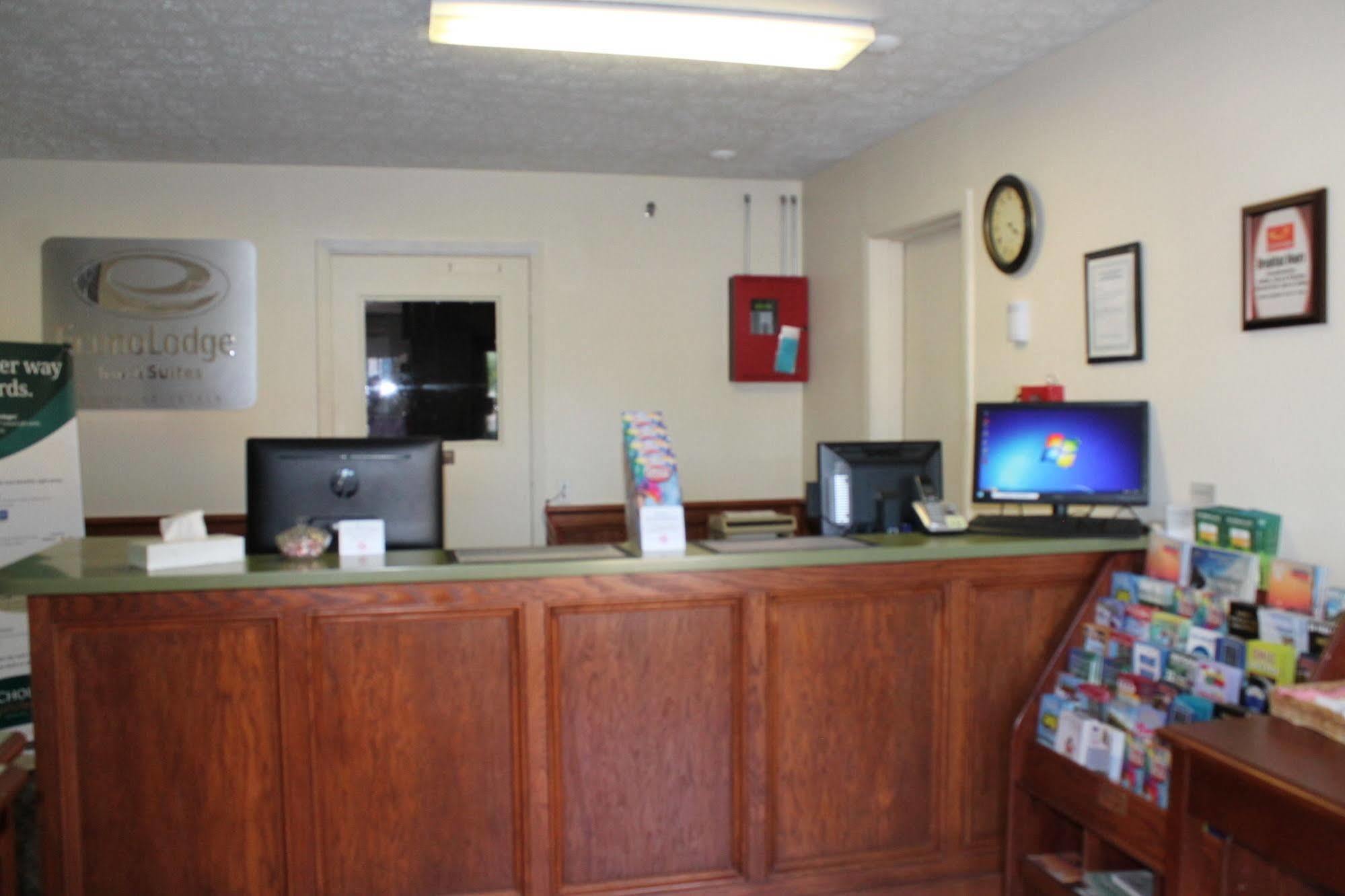 Econo Lodge Inn & Suites South Sandusky Eksteriør bilde